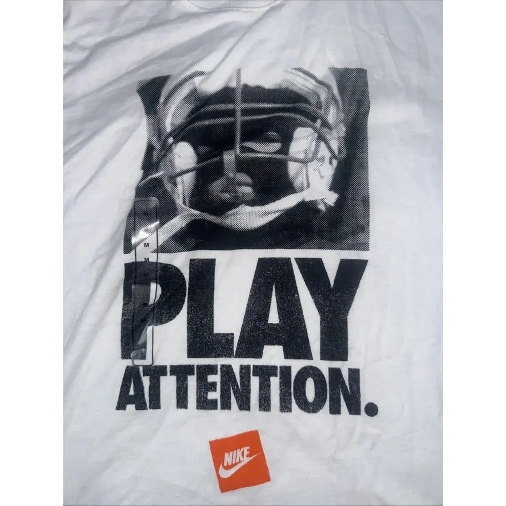 NIKE KIDS PLAY ATTENTION GRAPHIC T-SHIRT WHITE SIZE MEDIUM NWT $25